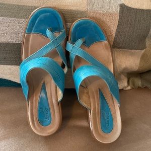 Dansko comfort in a cute sandal. Size 39 equal to 8.5.